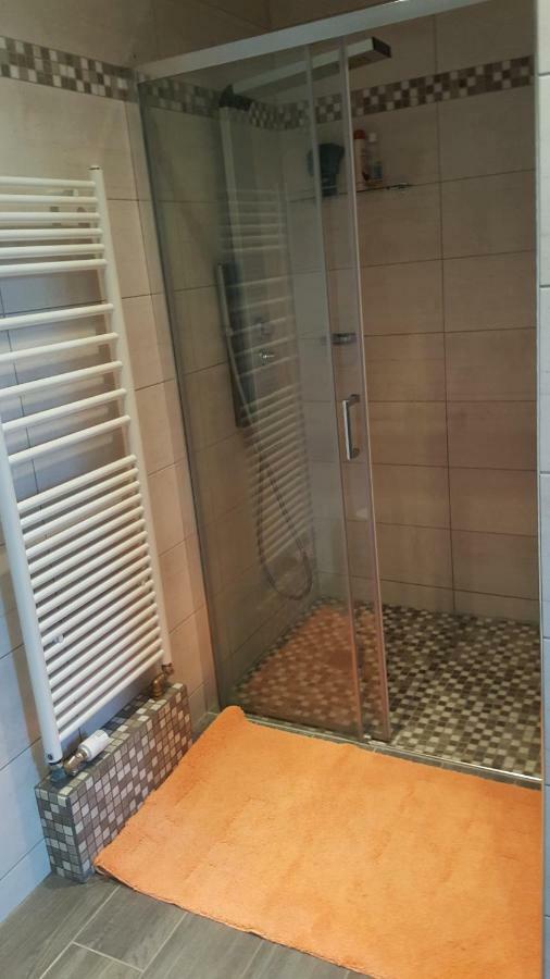 Chambres Individuelles Avec Cuisine Commune Tilloloy Exterior foto